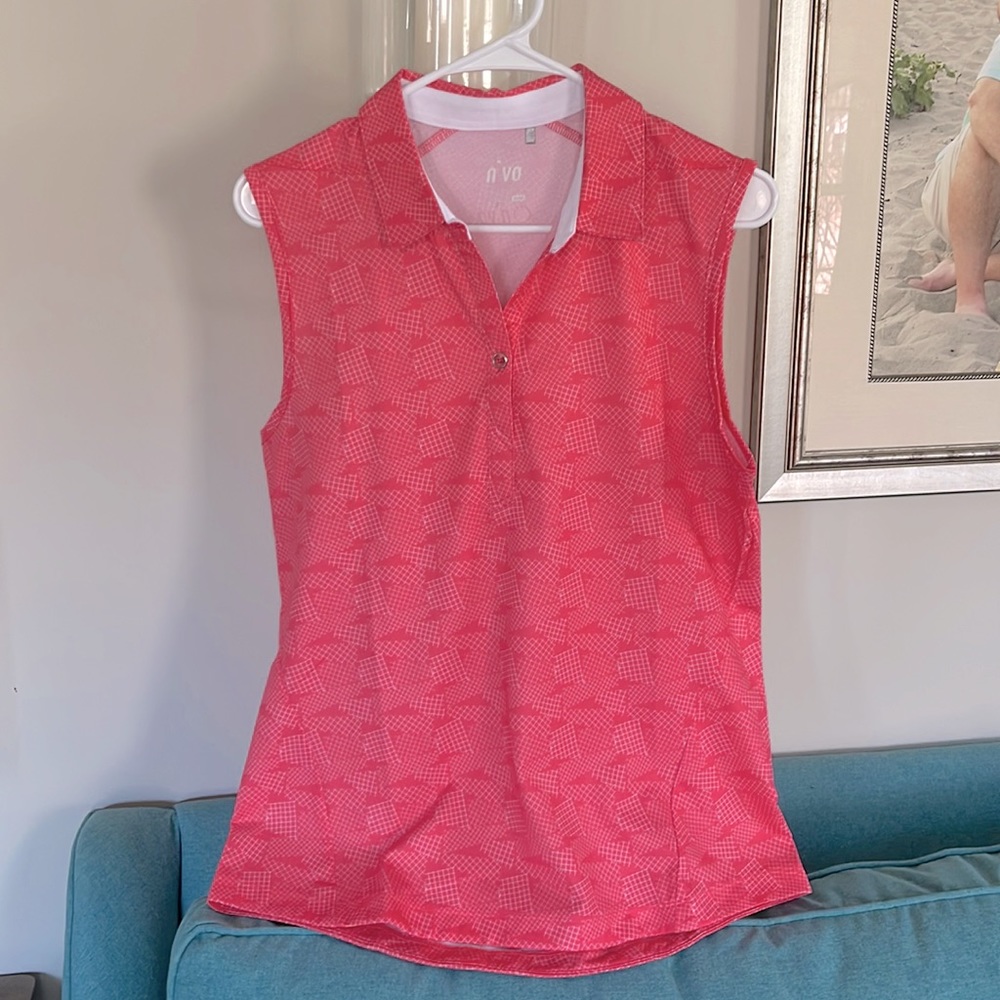 NIVO coral golf top